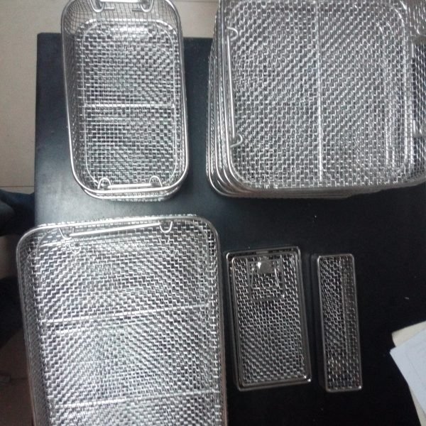 01 Mesh Sterilizations Trays, Stainless Steel With Drop Handle 5x5mm Mesh - Image 1