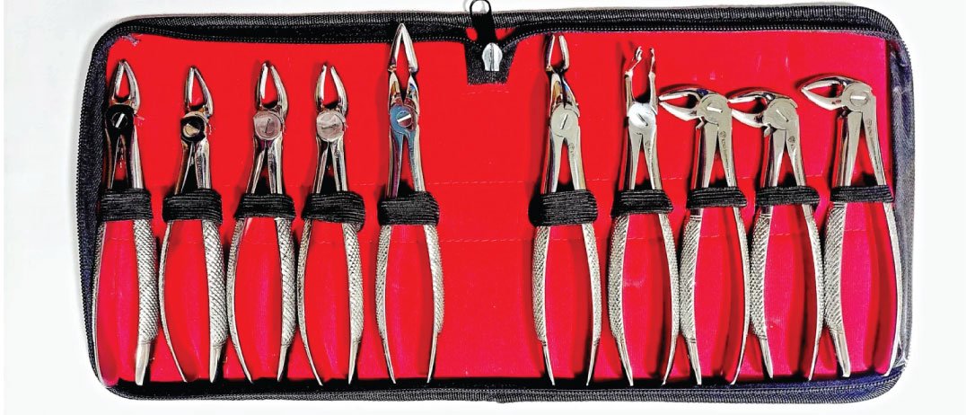 04 Extraction Forceps Kit Dental Instruments - Image 3