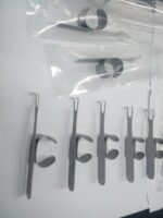 Martinez Kilner Retractors 2 sharp hooks, with thimble, 11.5cm - Image 2